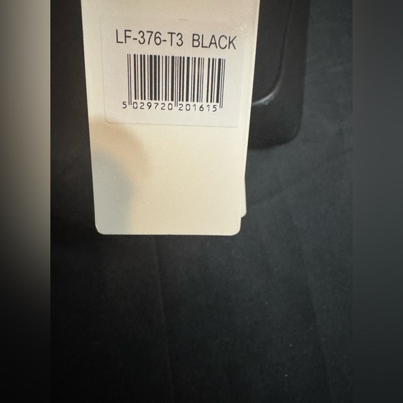 Elegant Black Leather Handbag - Picture 9 of 10